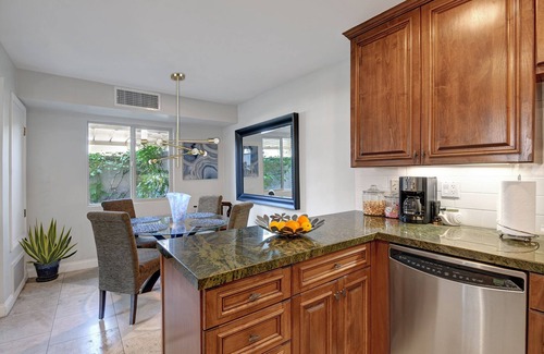 The Morrison House | Blocks from downtown PALM SPRINGS! Close to the Casino, trails and night life!