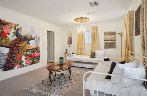 Saint Roch House | Blocks to Jazz Fest. 10 minutes to the Quarter. Parking and Yard!