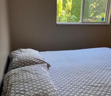 South Surrey House | Bloom House 樱花民宿