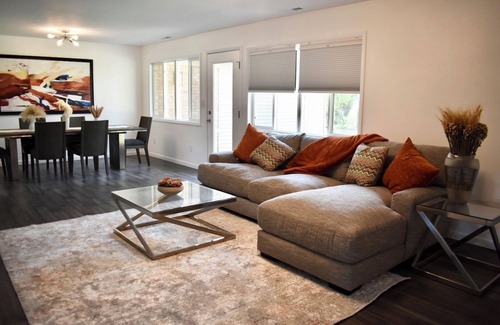 Bloomfield Hills House | Bloomfield Hills Modern, Luxurious Ranch, 1900 Sq Ft, 3 Bedroom/2.5 Bath + Patio