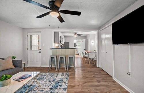 Lawrenceville Apartment | Bloomfield/Pittsburgh Bright & Spacious 2BD w/Prkg