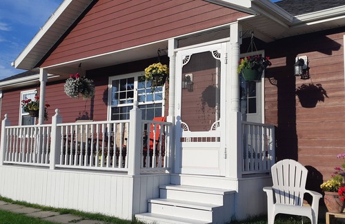 Blooming Point Apartment | Blooming Beach Suite Retreat. 5 minutes to the beach, close to PEI National Park