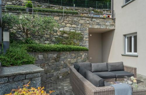 Aurogna Apartment | Blooms by the Lake by Rent All Como