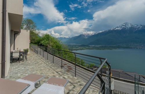 Aurogna Apartment | Blooms by the Lake by Rent All Como