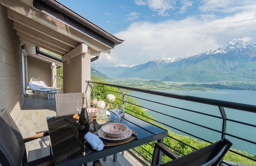 Aurogna Apartment | Blooms by the Lake - Four Bedroom Apartment, Sleeps 9