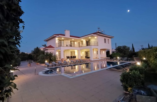 Frenaros Villa | Blossom B Villa with 11 x 5m pool & orchard