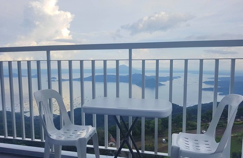 Silang Junction North Apartment | Blowing in the Wind Taal Lake View - 1 Bedroom Corner Apartment with Balcony
