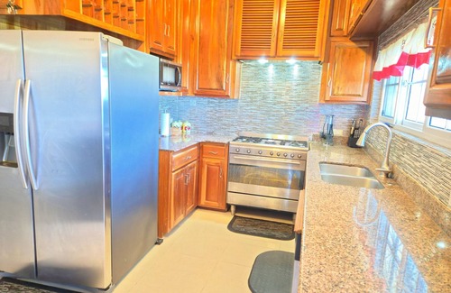 Kew Villa | Blu Turey Villa: 6-Bdrm Paradise & Personal Cook!