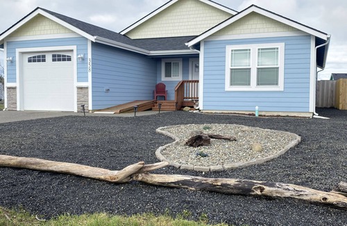 Ocean Shores Cottage | Blue Anchor Cottage - pet friendly retreat! Game Room!