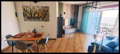 Golem Apartment | Blue Apartment Kamelia