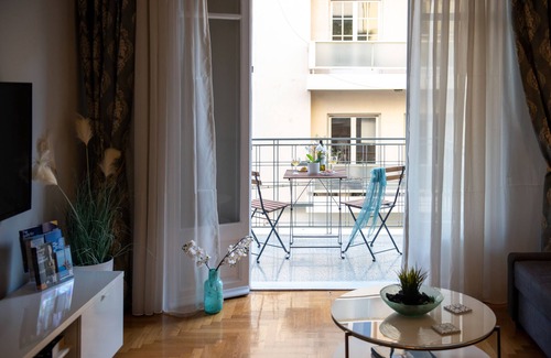 Anafiotika Apartment | Blue Ark Acropolis Light