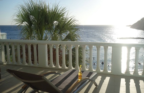 Sint Michiel Apartment | Blue Bay Blue Emerald The Ocean Beachfront Apartment On the 3rd Floor