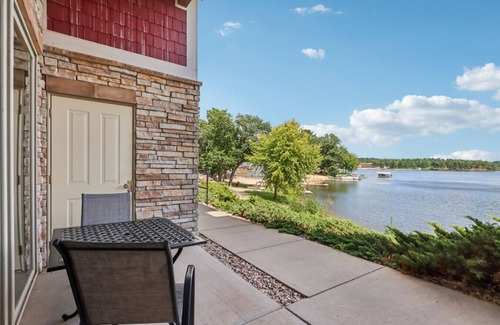 Lake Delton Apartment | Blue Birch Haven at Delton Grand - Waterfront