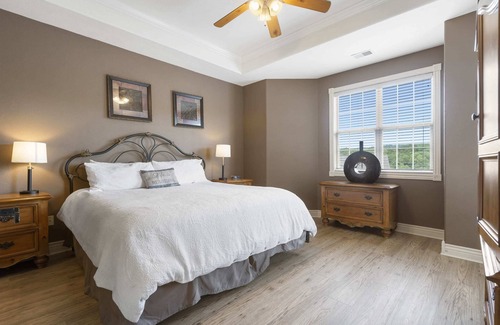 Indian Point House | Blue Bird Hideaway in Live Entertainment Capital!