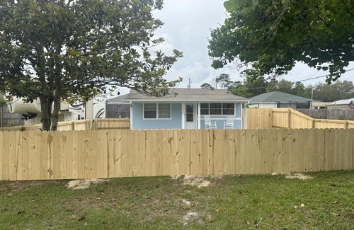 Gulf Breeze Cottage | Blue Breeze Cottage: Pet-Friendly, Park Your RV!