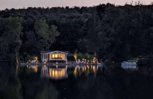 Lily Dale Cottage | Blue Canoe-Upscale Lake Cottage-Chautauqua-Lilydale-Luxury on the Lake