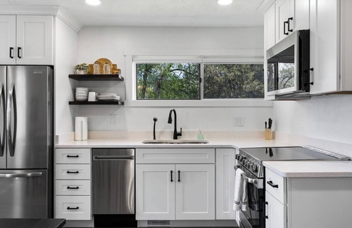 Bloomington House | Blue Cottage at Bear Lake: Rustic Serene Retreat 10 miles to North Beach