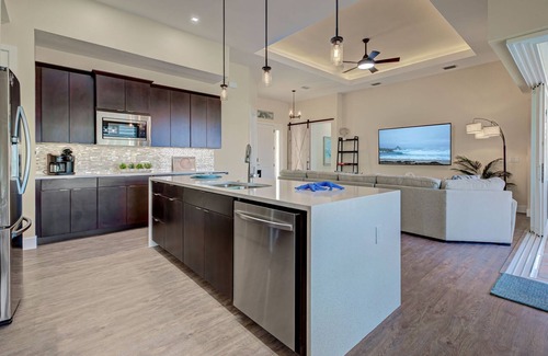 South Gulf Cove House | Blue Crush | Canal View | Seawall | 2 Masters | Hot Tub