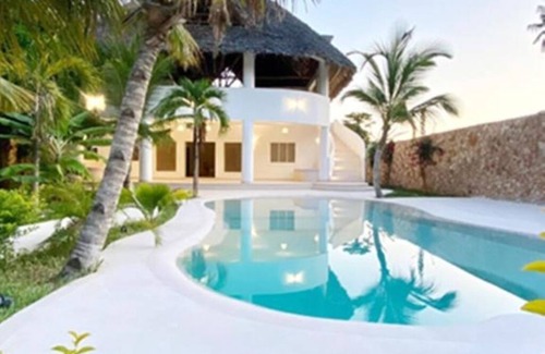 Watamu Villa | Blue Diamond Villa Watamu: Double Room with Pool View