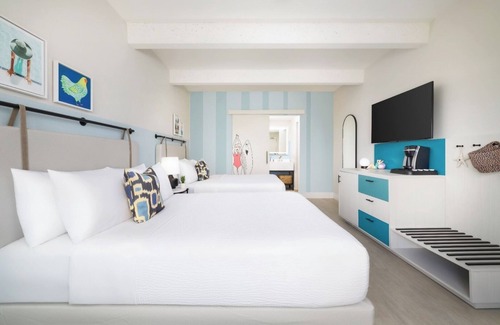 New Town Hotel | Blue Flamingo Resort Key West | 2 Relaxing Ocean View Rooms for Your Stay