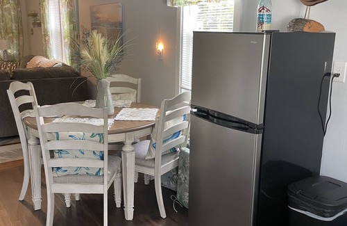 Del Haven Cottage | Blue Haven Cottage, walking distance to the beaches along the Bay. Pet Friendly