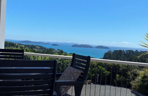 Colville House | Blue Haven - Stunning Views/Private/Pet Friendly/With Self Contained Cabin/Wi-Fi