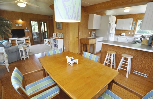 Ocracoke House | Blue Heaven: Secluded, at the end of a quiet lane, lookout deck.