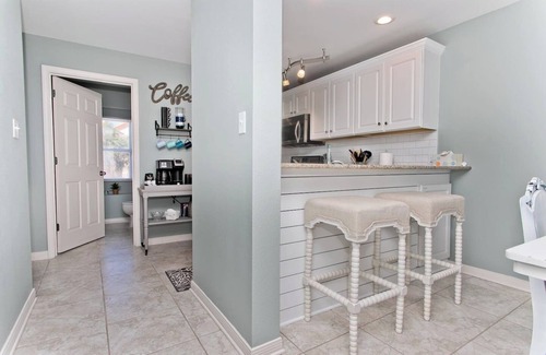 Innerarity Townhomes House | Blue Heaven: Wonderful Waterfront Unit with Kayaks