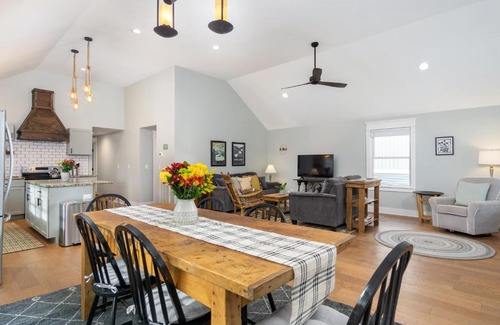 Black Mountain House | Blue Heron Bungalow 5 Min to Downtown Black Mtn