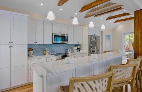 Downtown House | **BLUE HERON'S HIDEOUT @ OLD TOWN** Newly Renovated Home & Pool + LAST KEY SERVI