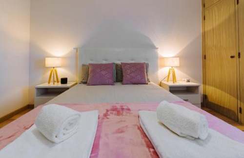Praia de Santa Cruz Apartment | Blue House in Santa Cruz with Sea View