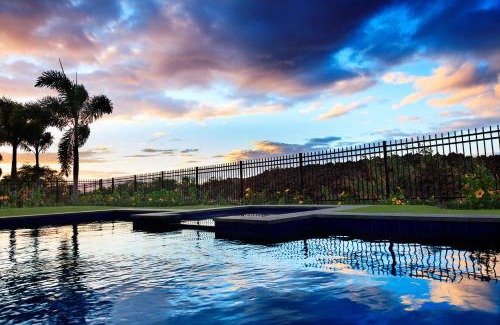 Kamuela House | BLUE LAGOON Single Level 4BR KaMilo Home with Pool and Cottage