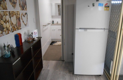 Port Vincent Apartment | Blue Line Unit 3 - Great location! Close to all amenities! Off Peak Special!