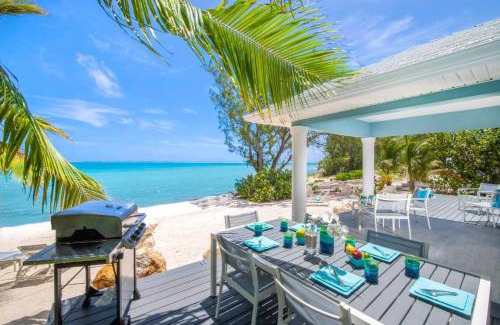East End House | Blue Moon - A Diver's Paradise in East End Next Door to Ocean Frontiers, Beach Cottage with Upgraded Interiors