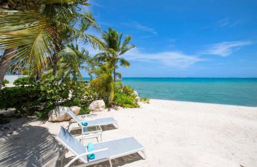 East End House | Blue Moon - A Diver's Paradise in East End Next Door to Ocean Frontiers, Beach Cottage with Upgraded Interiors