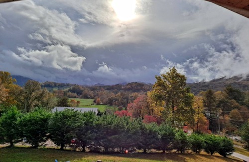 Cherokee House | Blue Mountain Cottage near Deep Creek Campground