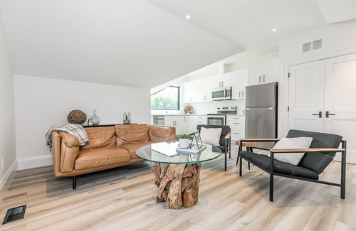 The Blue Mountains Apartment | Blue Mountain Guest House- 7 minutes to Blue Mountain!