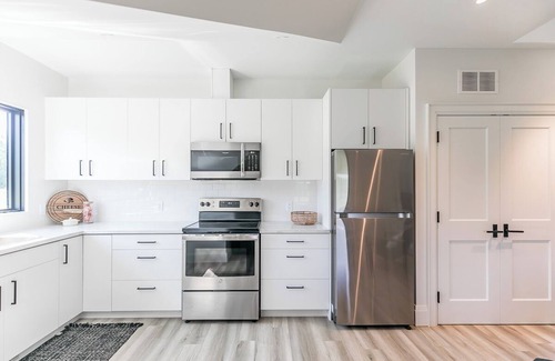The Blue Mountains Apartment | Blue Mountain Guest House- 7 minutes to Blue Mountain!