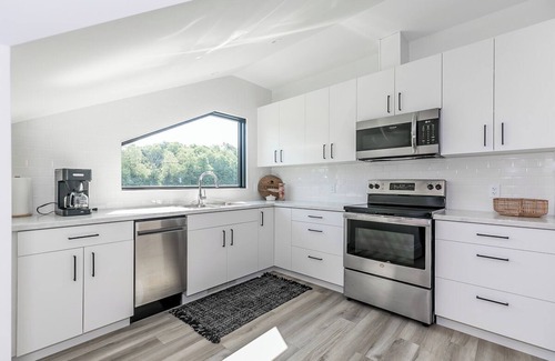 The Blue Mountains Apartment | Blue Mountain Guest House- 7 minutes to Blue Mountain!