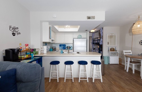Surf City Condo | Blue Oar- Beach, Pool, and Sun in Surf City!