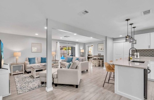 Pinellas Park House | Blue Oasis Retreat – 3BR/2BA w/Private Pool & Outdoor Fun