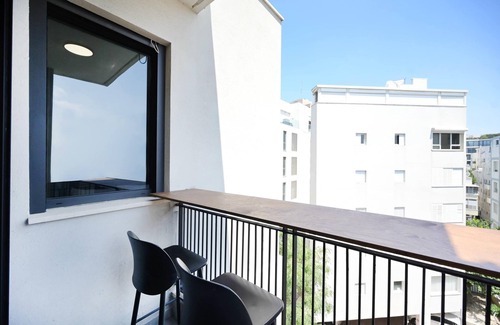 Tel Aviv City Center Apartment | Blue One by HolyGuest