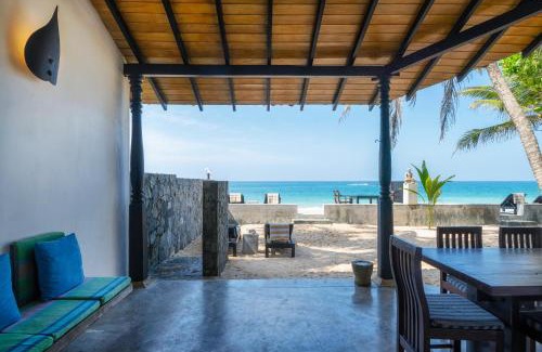 Hikkaduwa Villa | Blue Parrot Beach Villa
