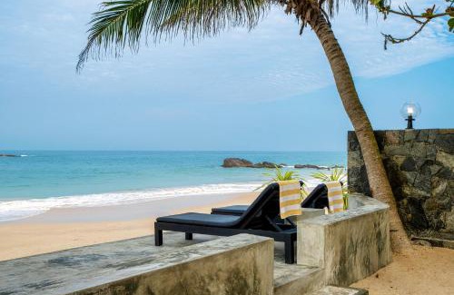Hikkaduwa Villa | Blue Parrot Beach Villa