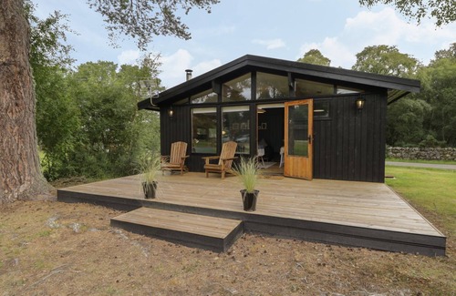 Dornoch Cottage | BLUE PINE LODGE, family friendly, with open fire in Dornoch