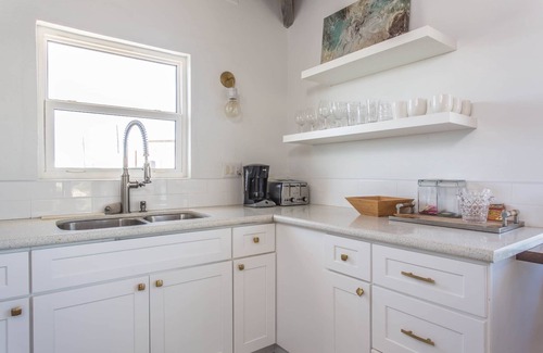 William's Town House | Blue Point Cottage, Blue Point Cottage - cozy home for families & couples - oceanfront w/hot tub!