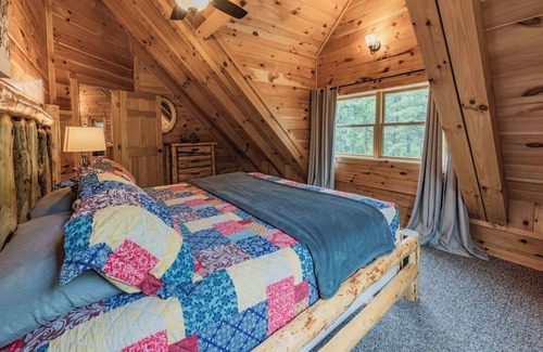 Logan Cabin | Blue Ridge Lodge: Handicap Access Multi-Gen 8 bedroom estate in Hocking Hills
