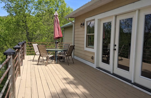 Rambling Ridge House | Blue Ridge MOUNTAIN VIEWS! Jetted Tub, Private, 15 Minutes to Downtown !