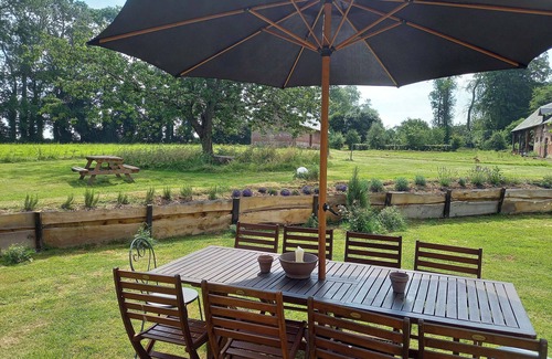Angiens Bed & Breakfast | Blue room for 4 people at "Maison Silleron". Breakfast included. 5*