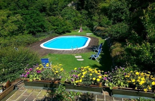 Fosdinovo House | Blue Room with swimming pool agriturismo il borgo della colomba